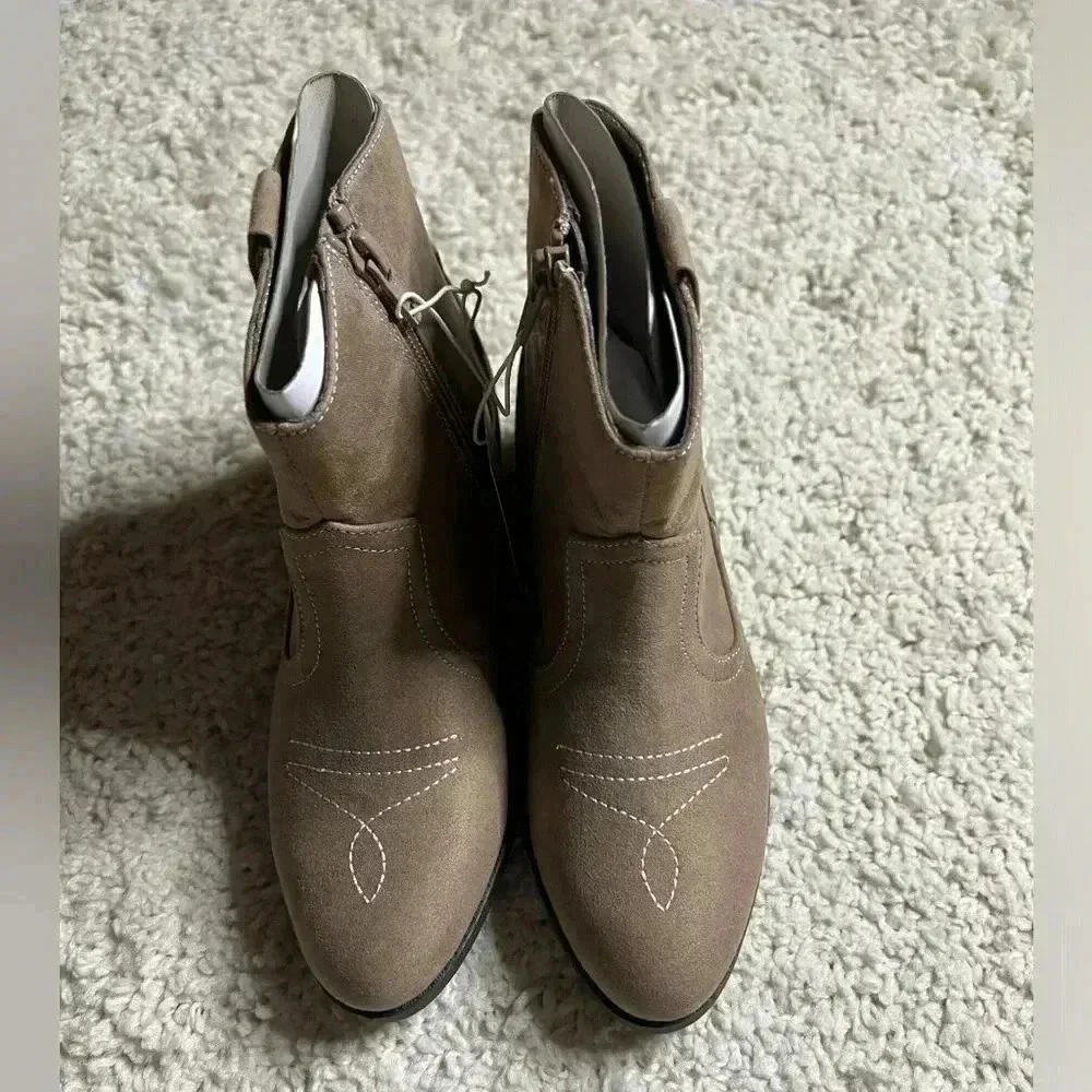 Girls Size 2 Children’s Place Tan Ankle Booties NWT